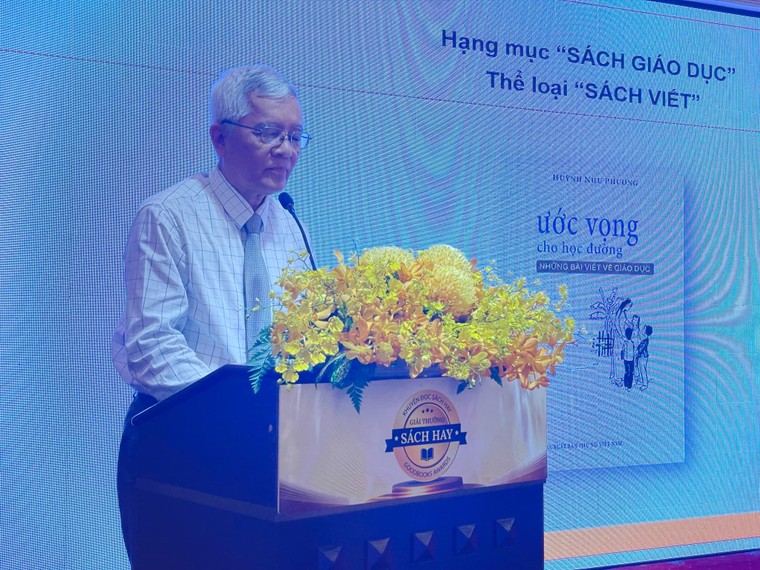 Giáo sư Huỳnh Như Phương nhận giải Sách hay 2024 với “Ước vọng học đường” ảnh 1