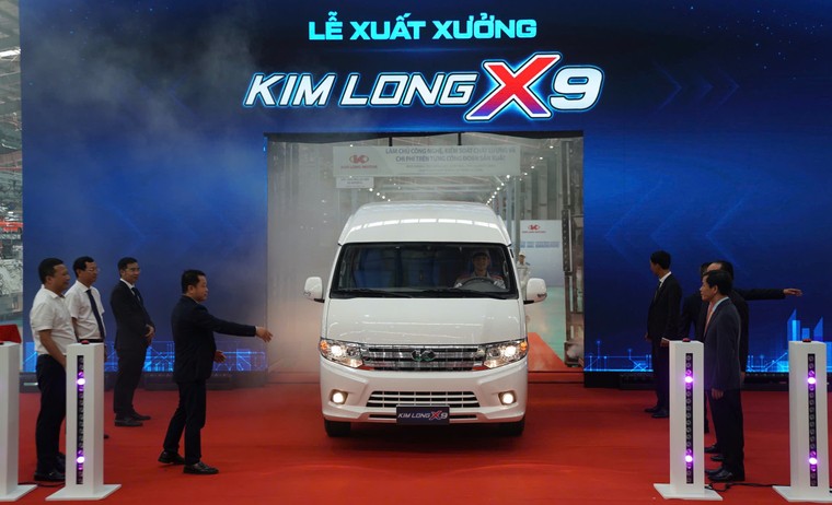 Huế: Ra mắt và bàn giao 100 chiếc Minibus KIMLONG X9 ảnh 1