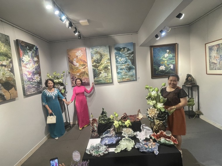 7 năm Ngẫu hứng lần đầu bày tranh ảnh 1