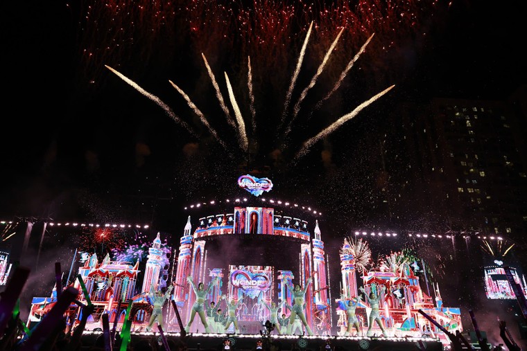 Ban nhạc đình đám Imagine Dragons cùng dàn sao Việt khuấy đảo Đại nhạc hội 8WONDER Winter 2024 ảnh 8