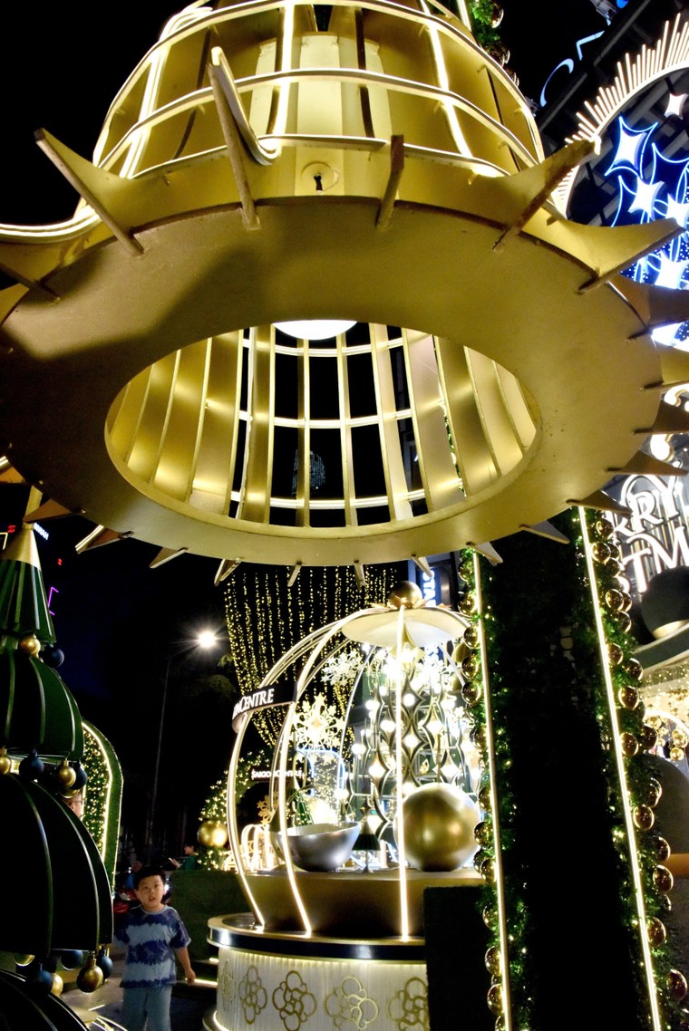 Sài Gòn trang hoàng rực rỡ đón Giáng Sinh ảnh 6