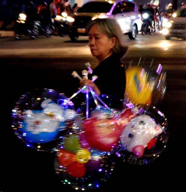 Sài Gòn trang hoàng rực rỡ đón Giáng Sinh ảnh 12