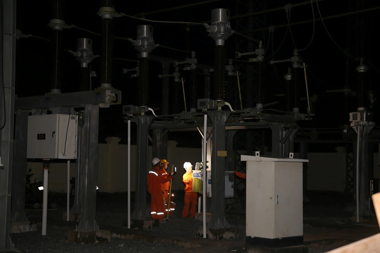 Ngành Điện miền Nam “Xuyên đêm” đưa các công trình điện trọng điểm về đích ảnh 5