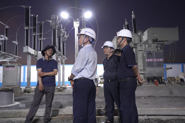 Ngành Điện miền Nam “Xuyên đêm” đưa các công trình điện trọng điểm về đích ảnh 7