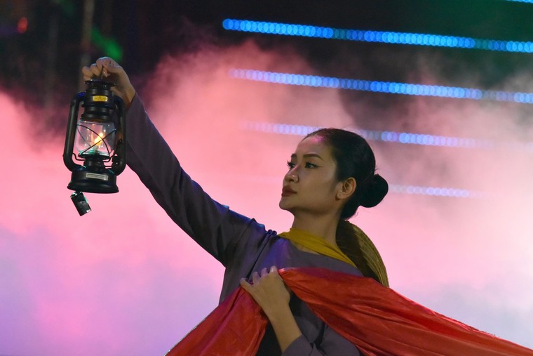 Hàng nghìn người tham dự đêm nhạc “Bài ca không quên” ảnh 7