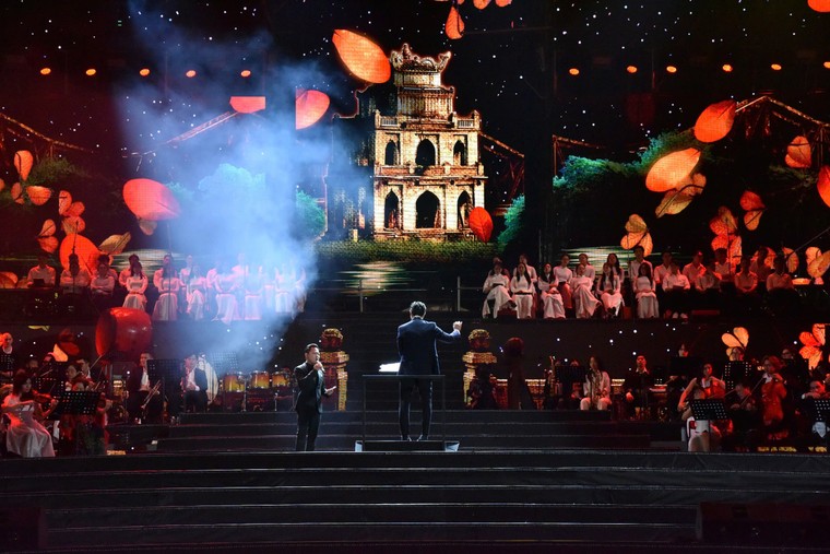 Hàng nghìn người tham dự đêm nhạc “Bài ca không quên” ảnh 1