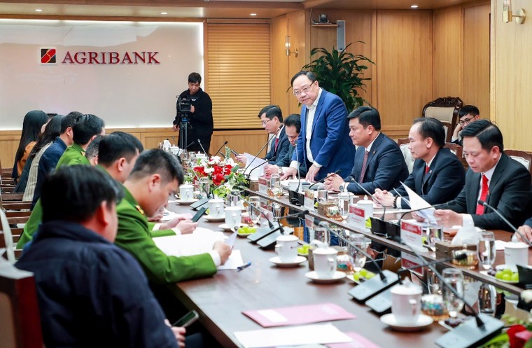 Agribank và Bộ Công an ký kết triển khai dịch vụ xác thực điện tử qua VNeID trên ứng dụng Agribank Plus ảnh 1