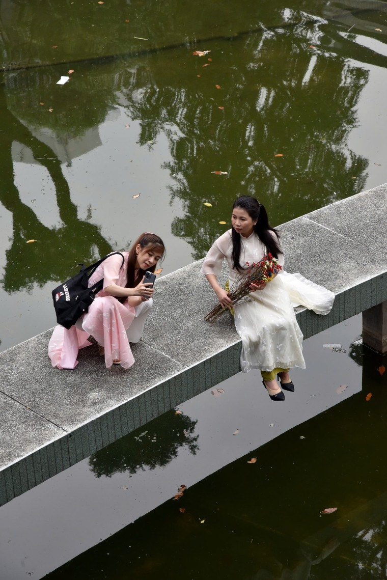 Hồ Con Rùa ngày và đêm đón năm mới 2025 ảnh 10