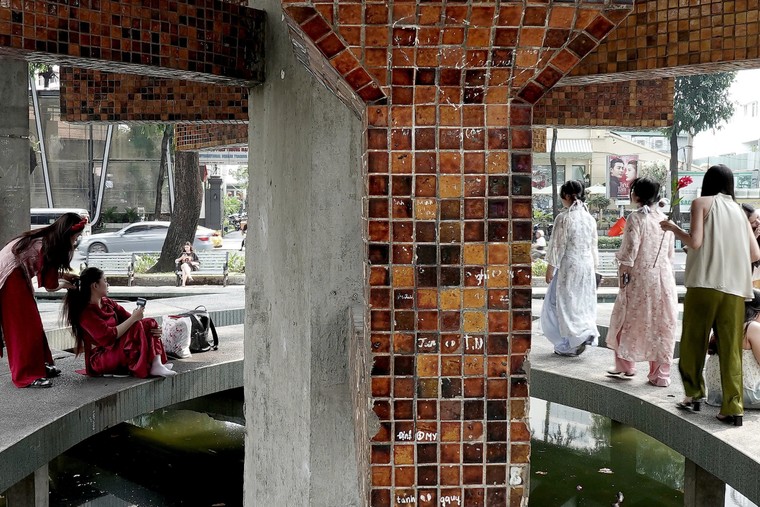 Hồ Con Rùa ngày và đêm đón năm mới 2025 ảnh 11