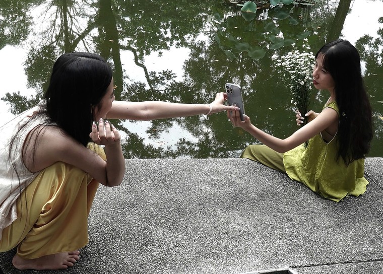 Hồ Con Rùa ngày và đêm đón năm mới 2025 ảnh 14