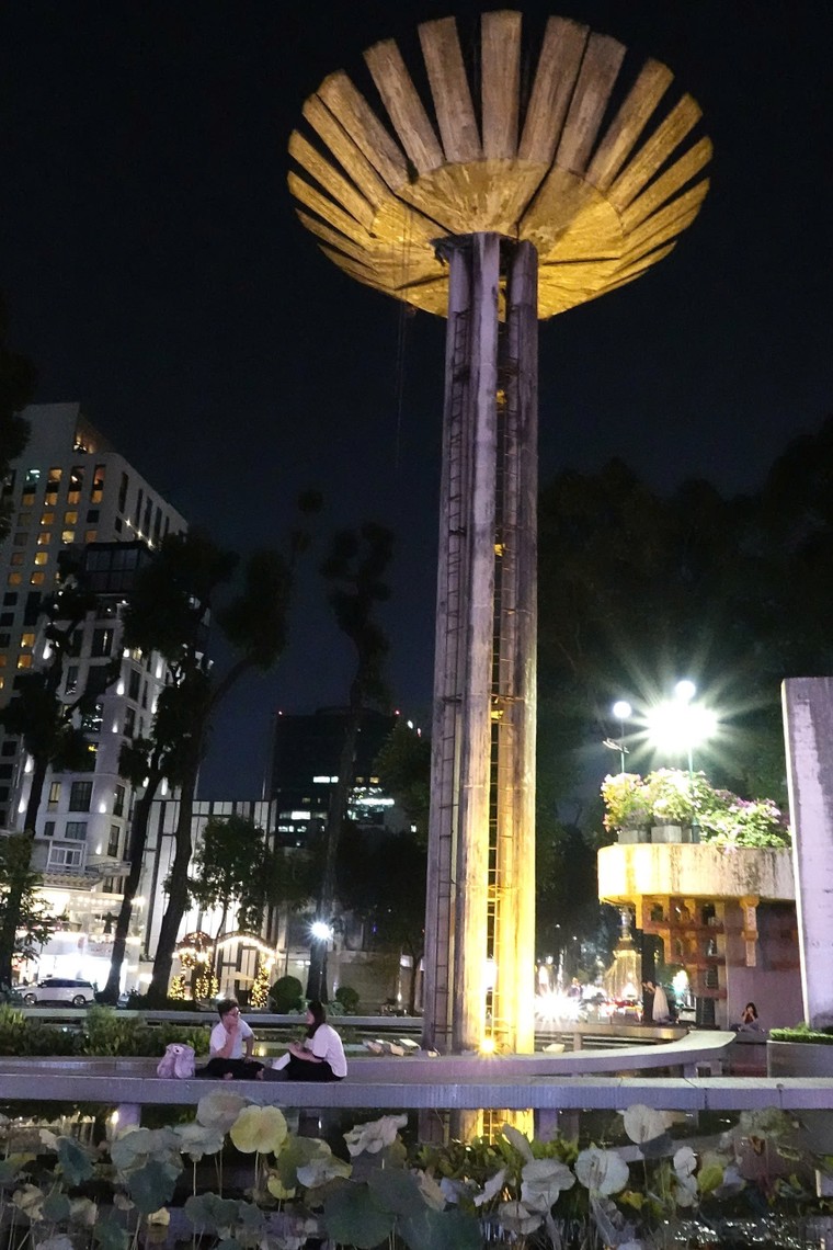 Hồ Con Rùa ngày và đêm đón năm mới 2025 ảnh 20