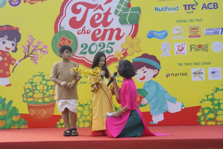 Nutifood trao Tết yêu thương đến 550 trẻ em khó khăn ảnh 1