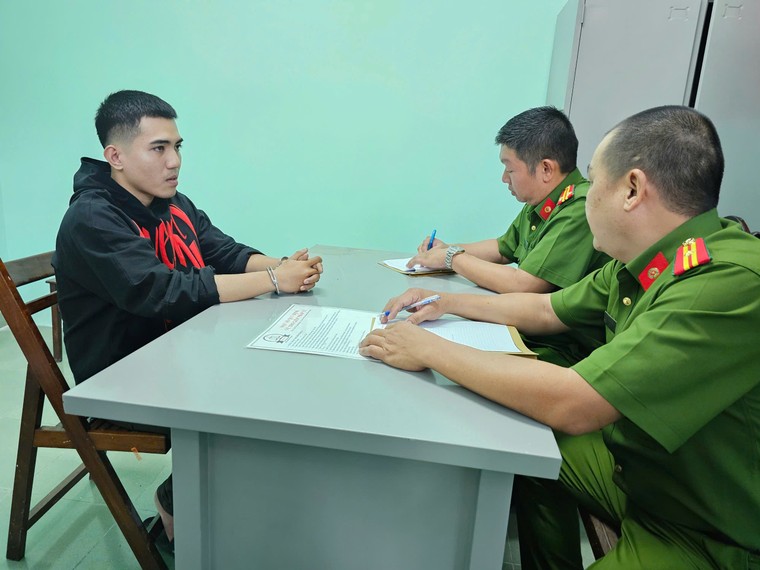 TP.HCM: Khiêng quan tài diễu phố, 9 người bị bắt đối mặt mức án lên đến 7 năm tù ảnh 3