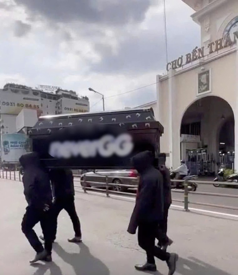 TP.HCM: Khiêng quan tài diễu phố, 9 người bị bắt đối mặt mức án lên đến 7 năm tù ảnh 2