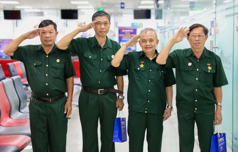 VNVC tiêm miễn phí vắc xin cúm cho cựu binh, thương bệnh binh, người có công với cách mạng ảnh 1