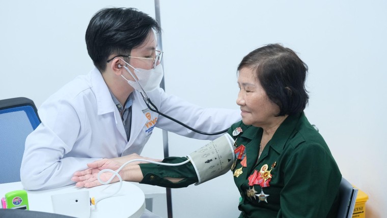 VNVC tiêm miễn phí vắc xin cúm cho cựu binh, thương bệnh binh, người có công với cách mạng ảnh 11