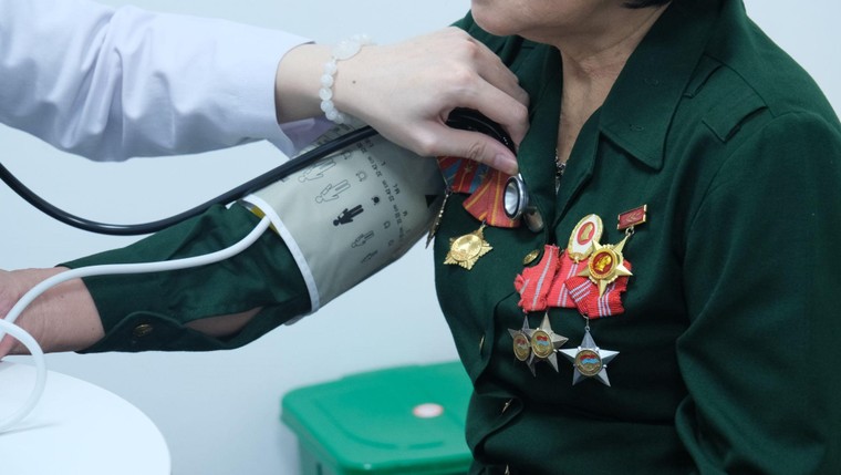 VNVC tiêm miễn phí vắc xin cúm cho cựu binh, thương bệnh binh, người có công với cách mạng ảnh 12