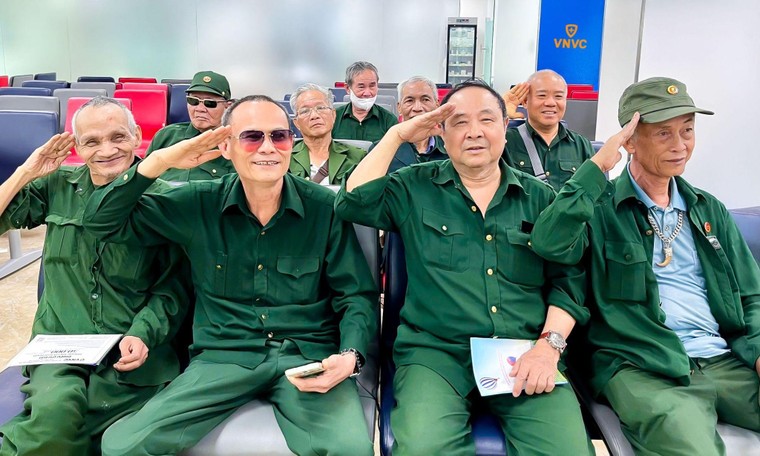 VNVC tiêm miễn phí vắc xin cúm cho cựu binh, thương bệnh binh, người có công với cách mạng ảnh 6