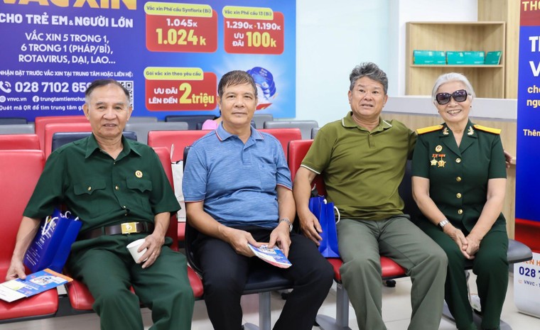 VNVC tiêm miễn phí vắc xin cúm cho cựu binh, thương bệnh binh, người có công với cách mạng ảnh 7