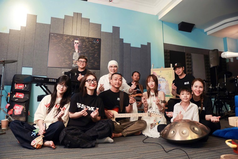 Ca nhạc sĩ Jimmii Nguyễn: Tôi yêu tiếng Việt Nam! ảnh 1