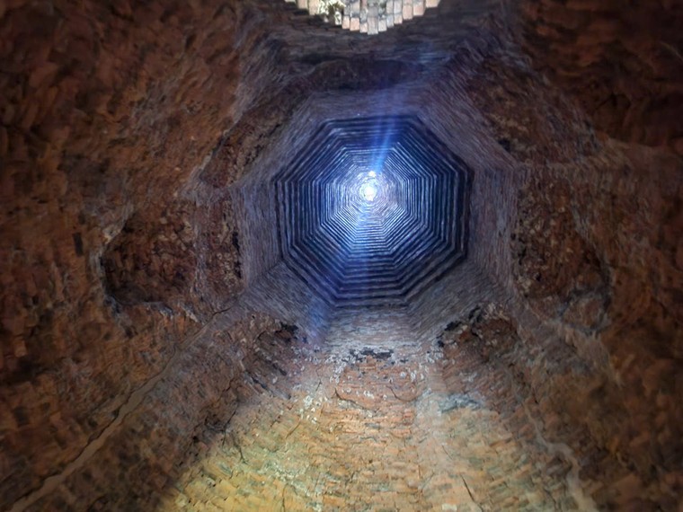 Quảng Nam: Độc đáo ngôi tháp nghìn năm tuổi ảnh 4