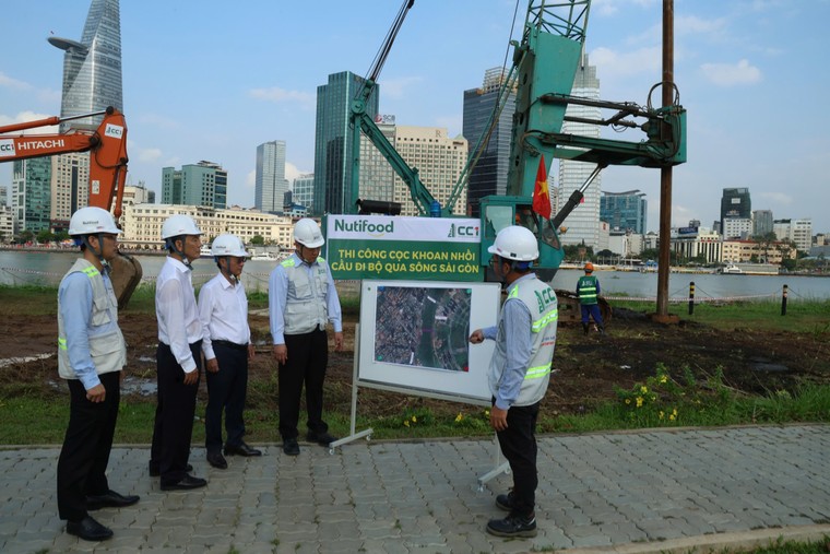 Dự án cầu đi bộ qua sông Sài Gòn chính thức thực hiện mũi khoan cọc đầu tiên ảnh 2