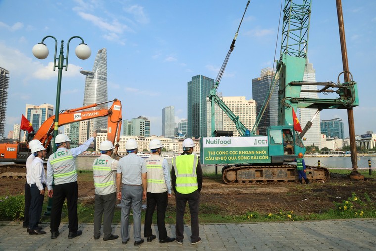 Dự án cầu đi bộ qua sông Sài Gòn chính thức thực hiện mũi khoan cọc đầu tiên ảnh 3