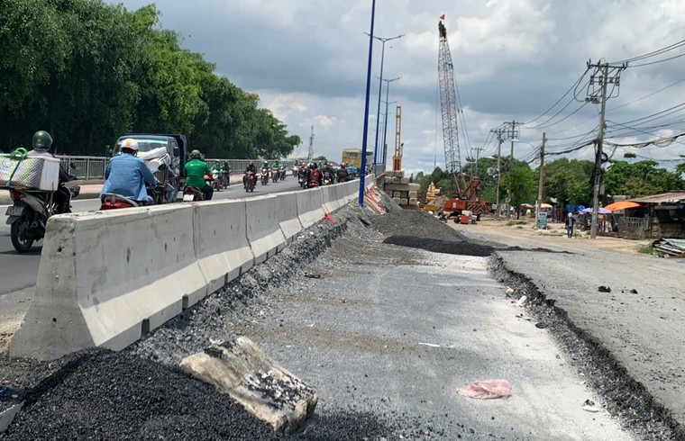 Nhiều cầu, đường trăm tỷ vừa sử dụng vài tháng đã sụt lún, hư hỏng ảnh 1