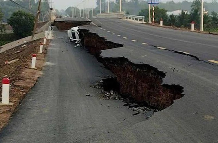 Nhiều cầu, đường trăm tỷ vừa sử dụng vài tháng đã sụt lún, hư hỏng ảnh 6