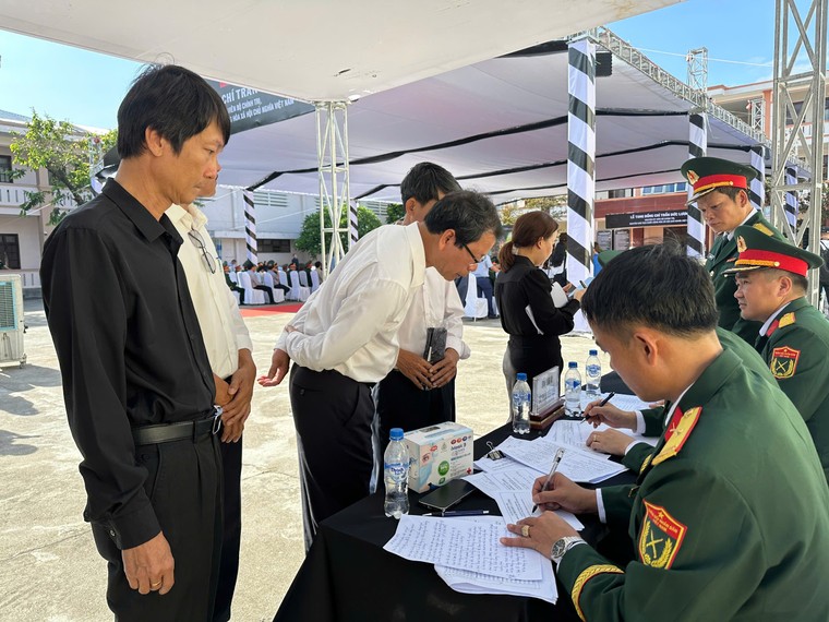 Lễ viếng nguyên Chủ tịch nước Trần Đức Lương tại quê nhà ảnh 3