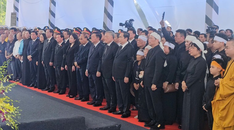 An táng nguyên Chủ tịch nước Trần Đức Lương tại quê nhà ảnh 4