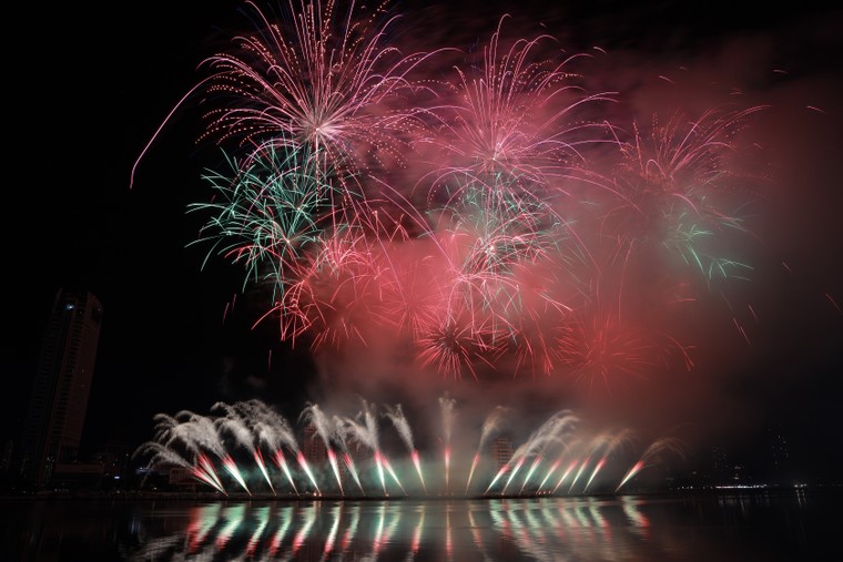 Rực rỡ đêm khai mạc pháo hoa Đà Nẵng 2025 ảnh 6