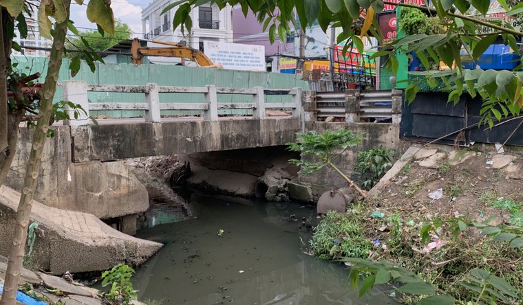 Hạ tầng TP.Thủ Đức bây giờ ra sao? - Bài 2: Người dân khốn khổ chống đỡ ngập nước quanh chợ ảnh 2
