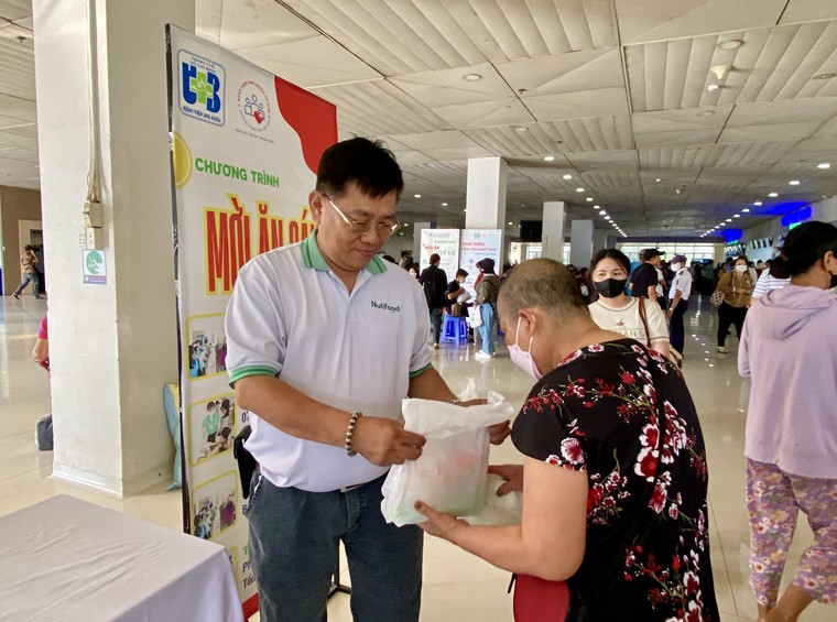Nutifood tiếp sức dinh dưỡng cho bệnh nhân khó khăn ảnh 1