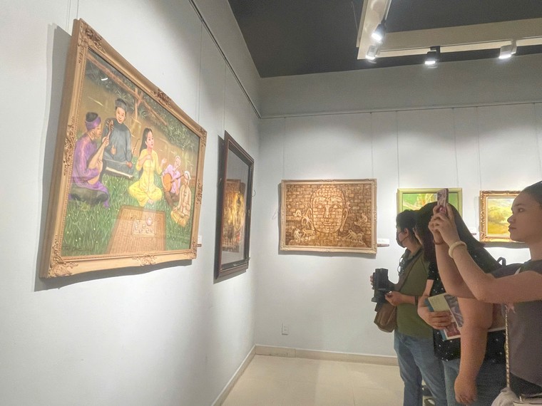 6 họa sĩ U80 và 95 bức tranh “Cảm xúc quê nhà” ảnh 1