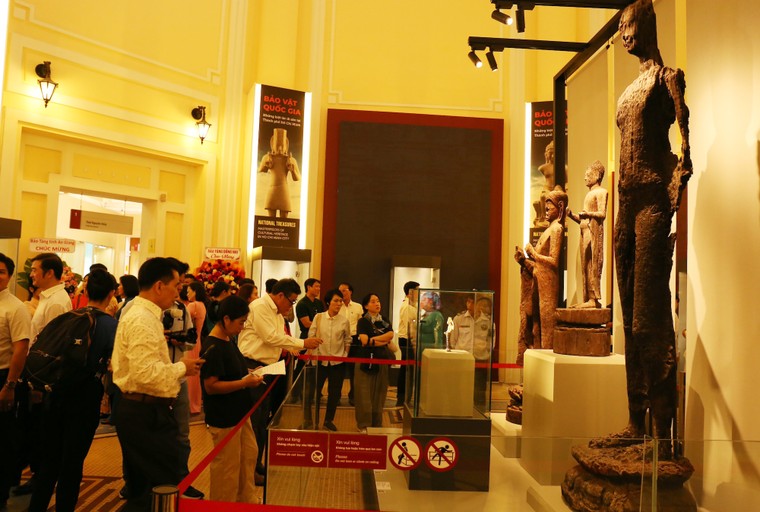 Chiêm ngưỡng “Bảo vật quốc gia - Những kiệt tác di sản tại TP.HCM” ảnh 2