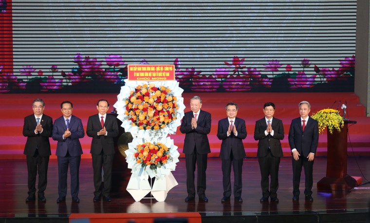 Tổng Bí thư Tô Lâm: “Đội ngũ đã chỉnh tề, hàng lối đã ngay ngắn, cả dân tộc cùng vươn tới tương lai” ảnh 4