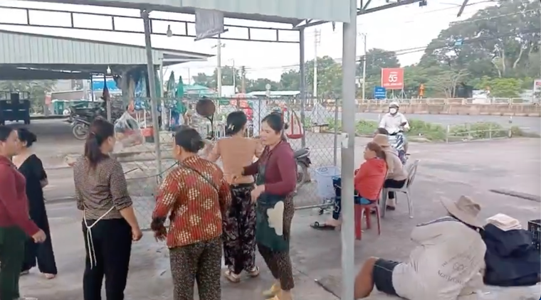 Vụ thu phí ra vào chợ Sara: Bí thư xã Hàm Thuận chỉ đạo xử lý dứt điểm, không để tái diễn ảnh 2