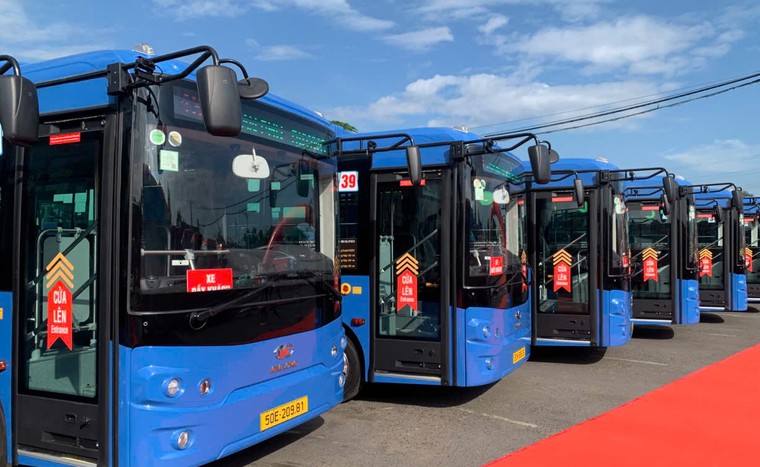 TP.HCM: Phương Trang vận hành nhiều tuyến xe buýt điện, giá vé cho sinh viên chỉ 3.000 đồng ảnh 1