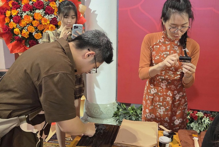 Khai mạc trưng bày chuyên đề “Hồ Chí Minh - Chân dung một con người” ảnh 4