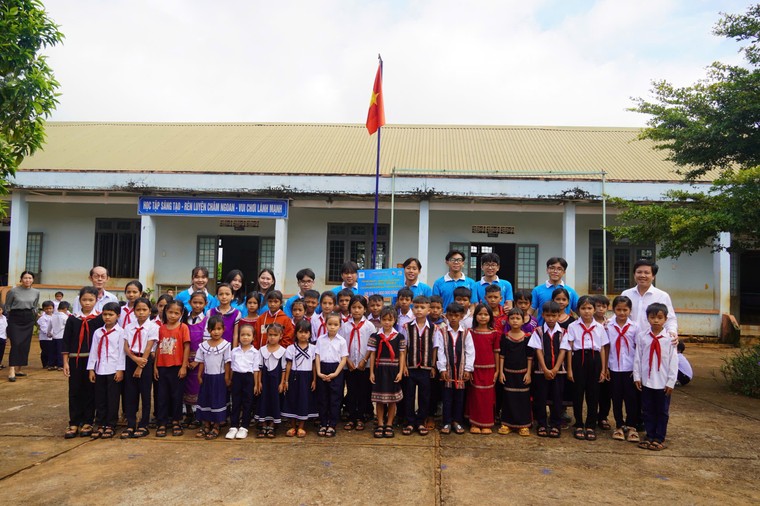 Đêm văn nghệ từ thiện của nhóm Hoa Bồ Công Anh ảnh 1