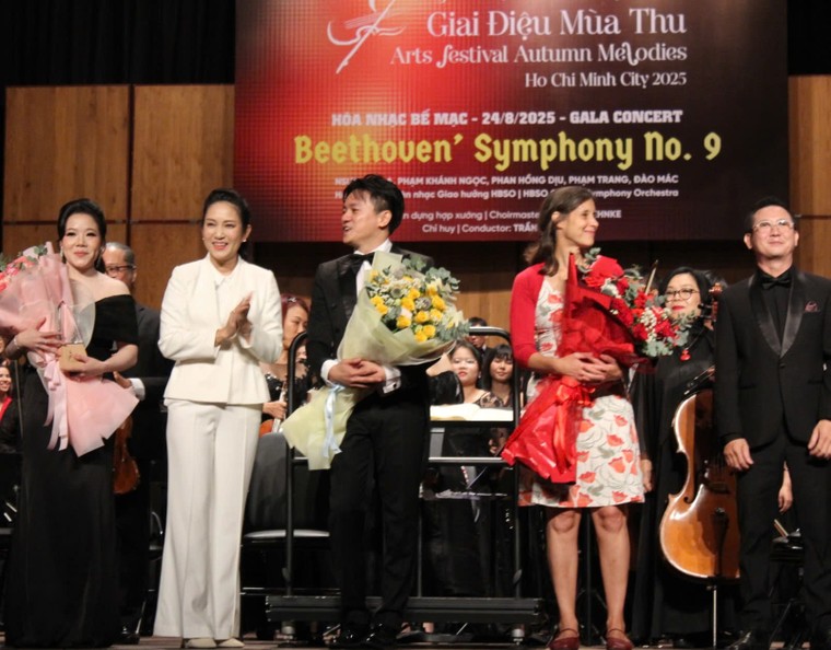 Những giai điệu kinh điển bế mạc Liên hoan nghệ thuật Giai điệu mùa Thu 2025 ảnh 3