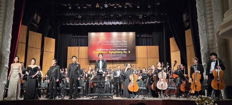 Những giai điệu kinh điển bế mạc Liên hoan nghệ thuật Giai điệu mùa Thu 2025 ảnh 2