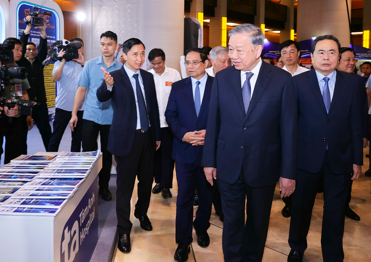 Bệnh viện Tâm Anh giới thiệu dàn Robot AI hiện đại trong Triển lãm tại Nhà quốc hội ảnh 1