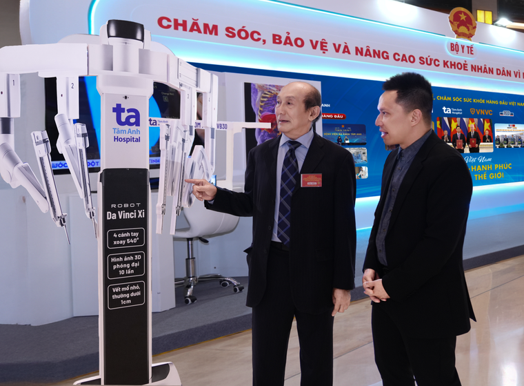 Bệnh viện Tâm Anh giới thiệu dàn Robot AI hiện đại trong Triển lãm tại Nhà quốc hội ảnh 2
