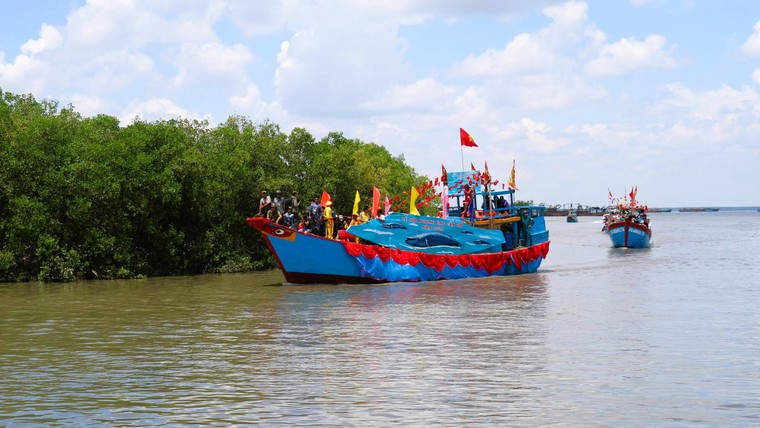 Lễ cúng Ông: Nghi thức quan trọng nhất của Lễ hội Nghinh Ông Cần Giờ 2025 ảnh 9