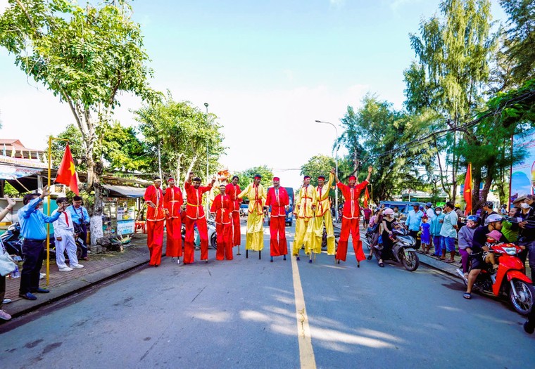 Lễ cúng Ông: Nghi thức quan trọng nhất của Lễ hội Nghinh Ông Cần Giờ 2025 ảnh 13