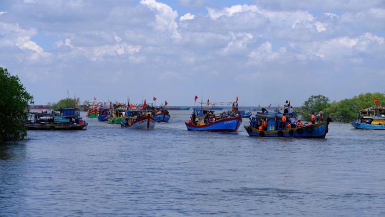 Lễ cúng Ông: Nghi thức quan trọng nhất của Lễ hội Nghinh Ông Cần Giờ 2025 ảnh 10