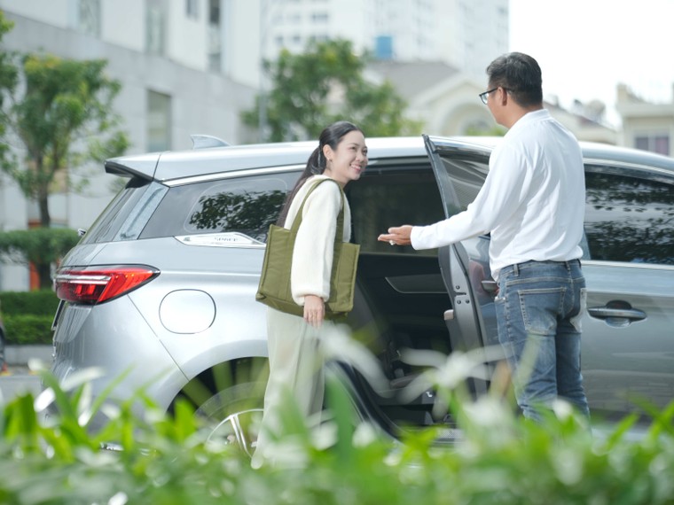 Grab thử nghiệm dịch vụ GrabCar Xe Điện ảnh 2