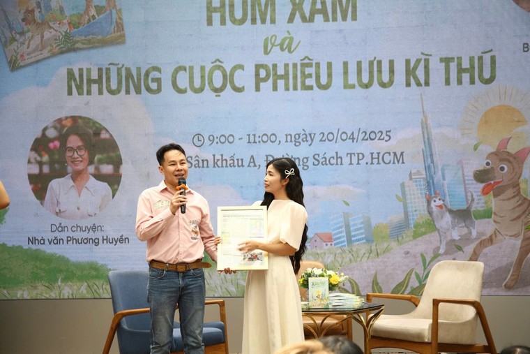 Kỷ niệm 20 năm ra đời ấn phẩm “Mãi mãi tuổi hai mươi” ảnh 2